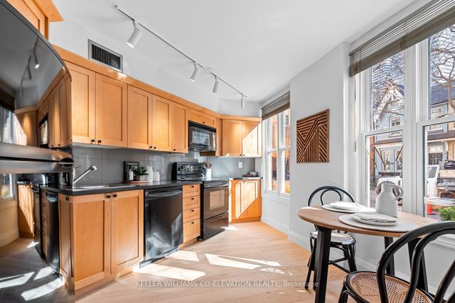 82 St Nicholas St, Townhouse with 1 bedrooms, 2 bathrooms and 1 parking in Toronto ON | Image 2
