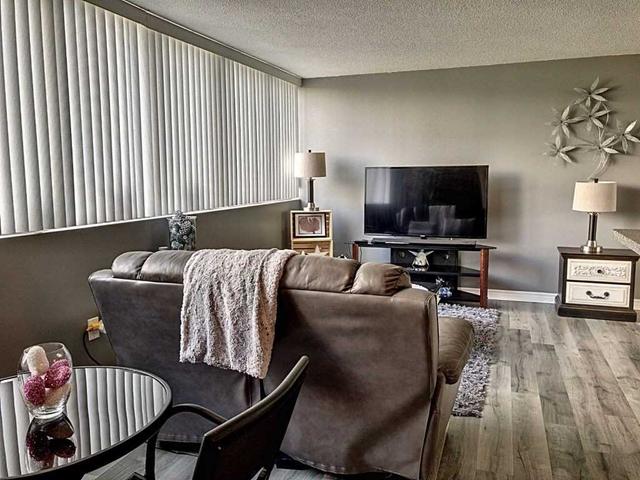 402 - 3590 Kaneff Cres, Condo with 2 bedrooms, 2 bathrooms and 2 parking in Mississauga ON | Image 4