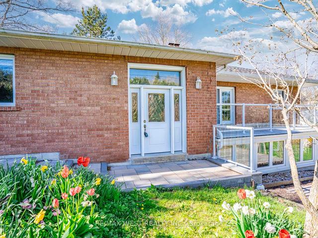 2 Connaught Ave, House detached with 2 bedrooms, 2 bathrooms and 6 parking in Whitchurch Stouffville ON | Image 37