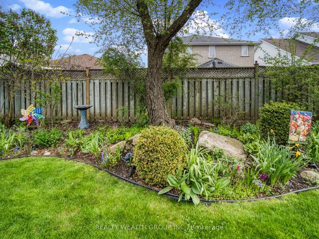 1049 Beaver Valley Cres, House detached with 3 bedrooms, 3 bathrooms and 4 parking in Oshawa ON | Image 27