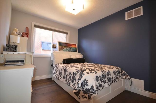 366 Livingstone St W, House detached with 3 bedrooms, 3 bathrooms and 4 parking in Barrie ON | Image 4