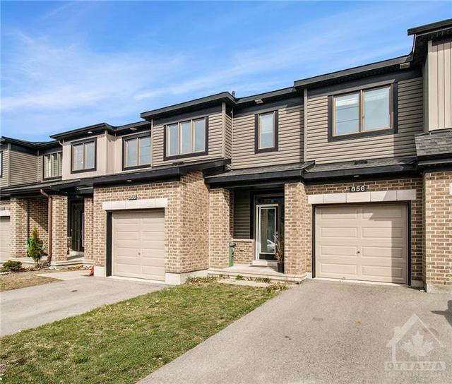 856 Kilbirnie Dr, Townhouse with 3 bedrooms, 3 bathrooms and 3 parking in Ottawa ON | Image 2