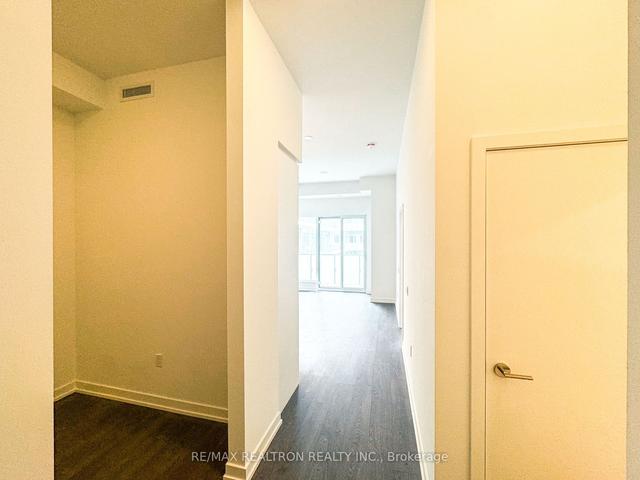 s802 - 8 Olympic Garden Dr, Condo with 1 bedrooms, 2 bathrooms and 1 parking in Toronto ON | Image 12