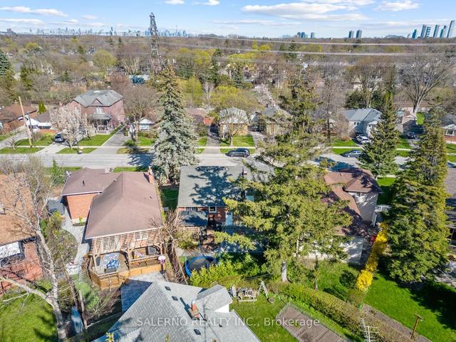 20 Cedarcrest Dr, House detached with 3 bedrooms, 2 bathrooms and 5 parking in Toronto ON | Image 33