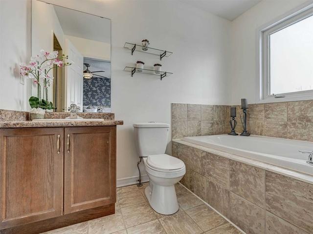 62 Mowat Cres, House attached with 3 bedrooms, 3 bathrooms and 3 parking in Halton Hills ON | Image 5