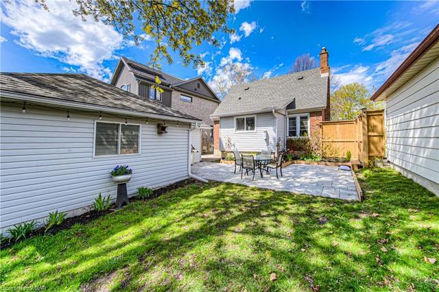 35 Pattandon Avenue, House detached with 3 bedrooms, 1 bathrooms and 3 parking in Kitchener ON | Image 26