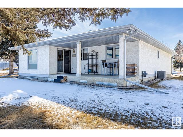 9106 Grandin Rd, House detached with 3 bedrooms, 2 bathrooms and null parking in St. Albert AB | Image 33