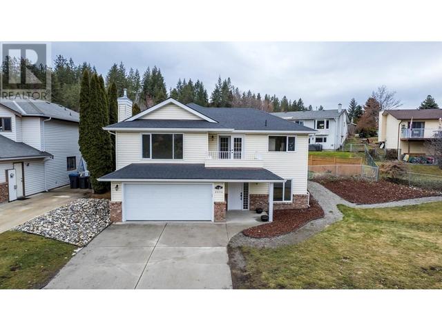 2273 Shannon Ridge Dr, House detached with 4 bedrooms, 3 bathrooms and 2 parking in West Kelowna BC | Image 1