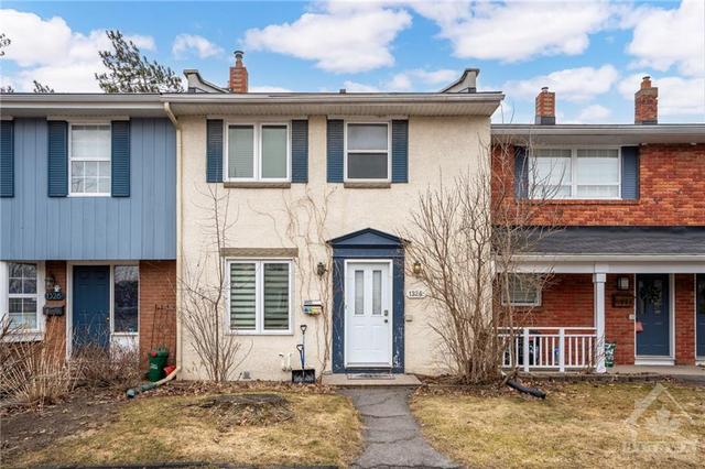 1326 Cornell St, Townhouse with 3 bedrooms, 2 bathrooms and 1 parking in Ottawa ON | Image 1