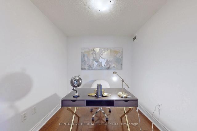 1627 - 500 Doris Ave, Condo with 3 bedrooms, 3 bathrooms and 1 parking in Toronto ON | Image 37