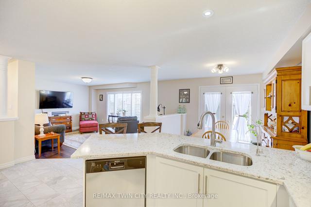 220 Colton Circ, House detached with 4 bedrooms, 4 bathrooms and 4 parking in Kitchener ON | Image 5