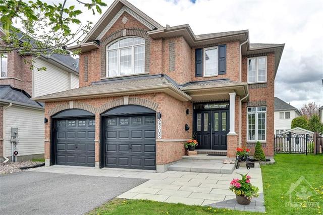 2208 Clendenan Cres, House detached with 4 bedrooms, 4 bathrooms and 4 parking in Ottawa ON | Image 2
