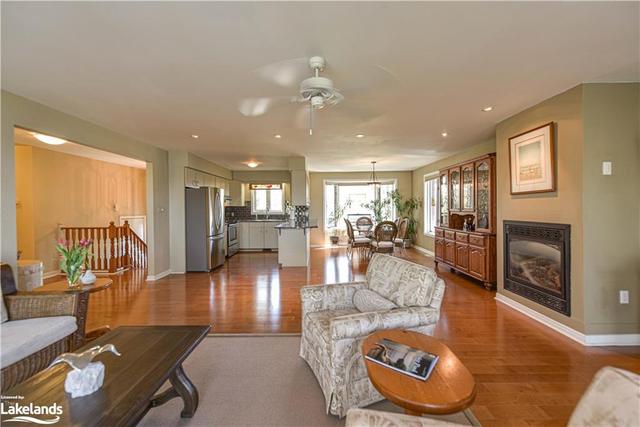3297 Point Bush Crt, House detached with 3 bedrooms, 2 bathrooms and 8 parking in Severn ON | Image 4