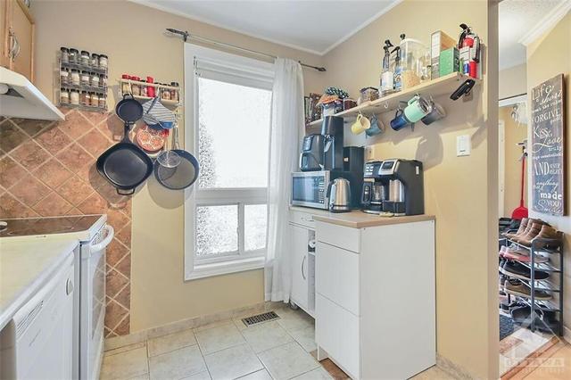 965 Cookshire Cres, Townhouse with 3 bedrooms, 2 bathrooms and 2 parking in Ottawa ON | Image 8