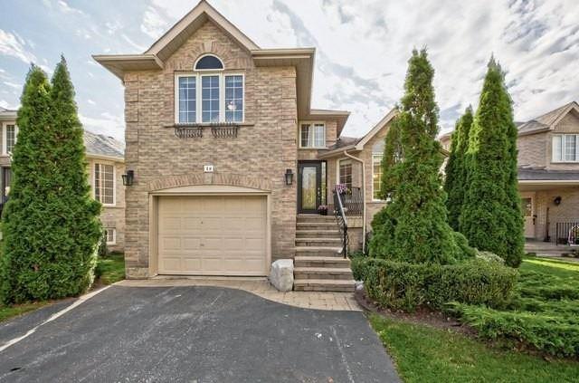 18 Meyer Ave, House detached with 2 bedrooms, 3 bathrooms and 5 parking in Barrie ON | Image 1