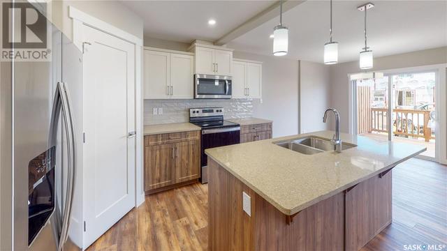 218 Schmeiser Bend, House semidetached with 3 bedrooms, 3 bathrooms and null parking in Saskatoon SK | Image 4