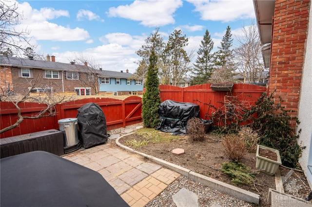 1326 Cornell St, Townhouse with 3 bedrooms, 2 bathrooms and 1 parking in Ottawa ON | Image 24