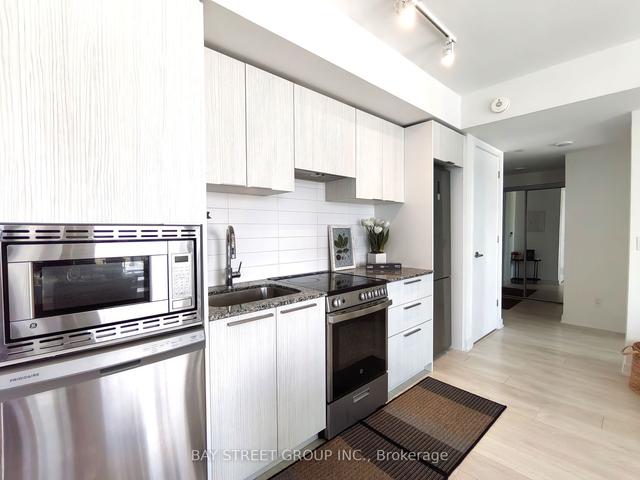2008 - 18 Maitland Terr, Condo with 3 bedrooms, 2 bathrooms and 1 parking in Toronto ON | Image 11