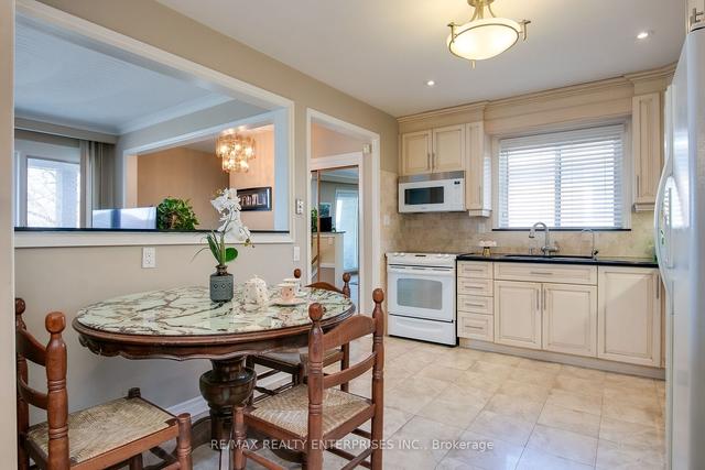 167 Hullmar Dr, House semidetached with 3 bedrooms, 3 bathrooms and 2 parking in Toronto ON | Image 3