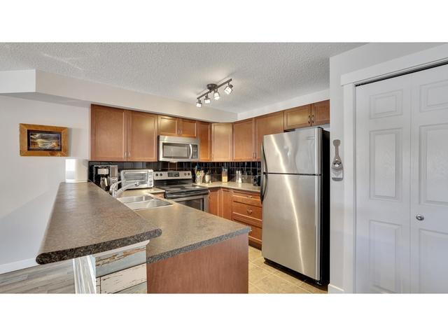 3216 - 205 Third Ave, Condo with 3 bedrooms, 2 bathrooms and 1 parking in Invermere BC | Image 6