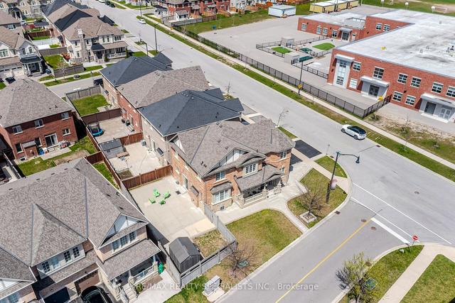 71 Ledger Point Cres, House detached with 4 bedrooms, 5 bathrooms and 6 parking in Brampton ON | Image 33