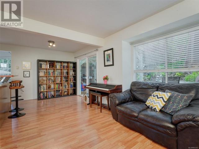 6 - 3993 Columbine Way, House attached with 3 bedrooms, 3 bathrooms and 2 parking in Saanich BC | Image 4