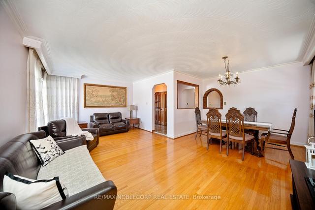 27 Deevale Rd, House detached with 3 bedrooms, 2 bathrooms and 6 parking in Toronto ON | Image 5