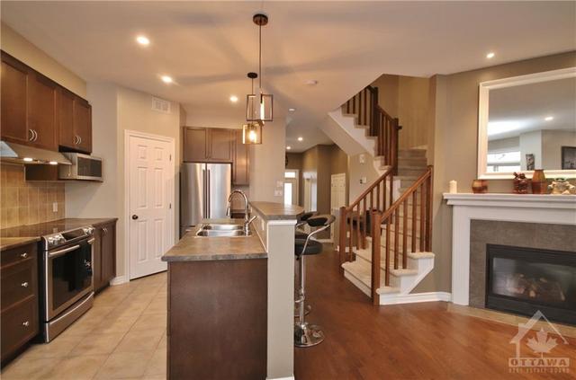 86 Selhurst Ave, Townhouse with 3 bedrooms, 3 bathrooms and 2 parking in Ottawa ON | Image 14