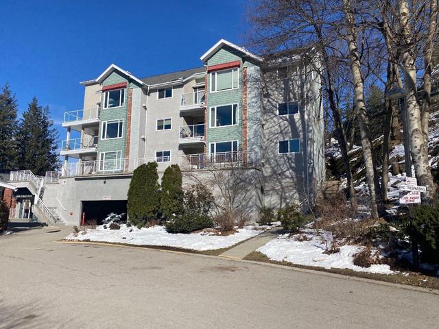 105 - 38 High Street, Condo with 2 bedrooms, 2 bathrooms and 1 parking in Nelson BC | Image 2