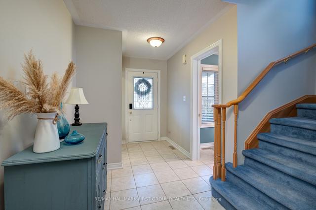 42 Cranborne Cres, House detached with 3 bedrooms, 3 bathrooms and 4 parking in Whitby ON | Image 12