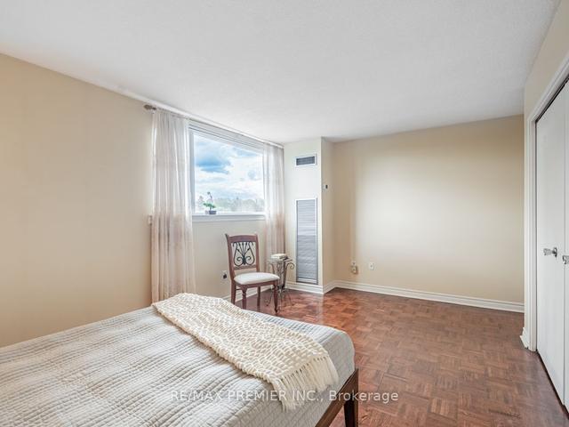 301 - 270 Scarlett Rd, Condo with 2 bedrooms, 2 bathrooms and 1 parking in Toronto ON | Image 16
