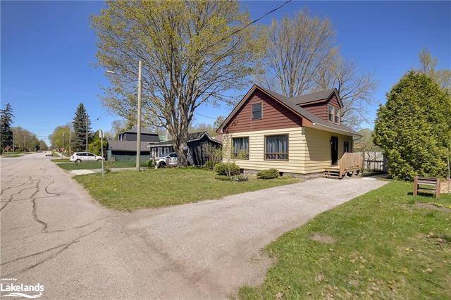 240 Mary St S, House detached with 3 bedrooms, 1 bathrooms and 3 parking in Gravenhurst ON | Image 18