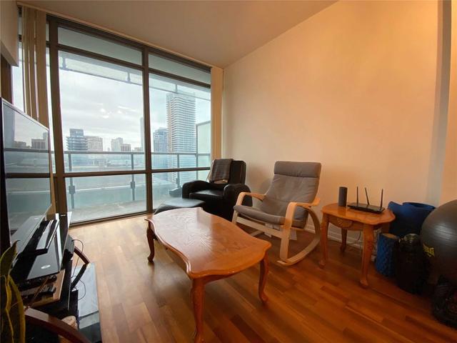 3909 - 38 Grenville St, Condo with 1 bedrooms, 1 bathrooms and 1 parking in Toronto ON | Image 1