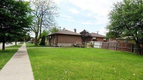 UPPER - 30 Amethyst Rd, House detached with 3 bedrooms, 1 bathrooms and 1 parking in Toronto ON | Image 12