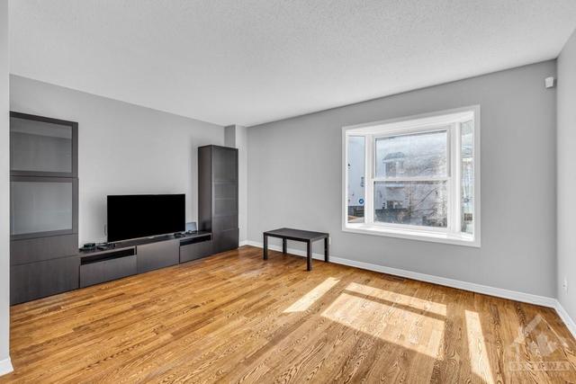 27 - 10 Hintonburg Pl, Townhouse with 2 bedrooms, 2 bathrooms and 2 parking in Ottawa ON | Image 11