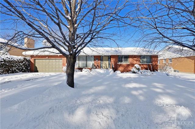269 Roger Rd, House detached with 5 bedrooms, 4 bathrooms and 4 parking in Ottawa ON | Image 2