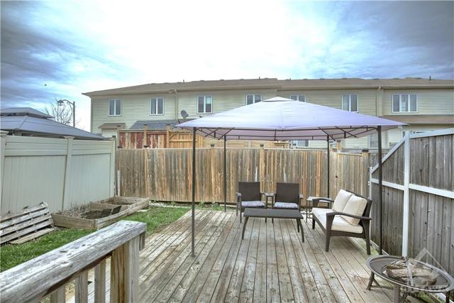 125 Dunforest Terr, Townhouse with 3 bedrooms, 3 bathrooms and 3 parking in Ottawa ON | Image 16
