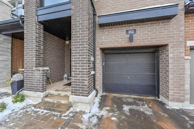 352 Wheat Boom Dr, House attached with 3 bedrooms, 3 bathrooms and 3 parking in Oakville ON | Image 34