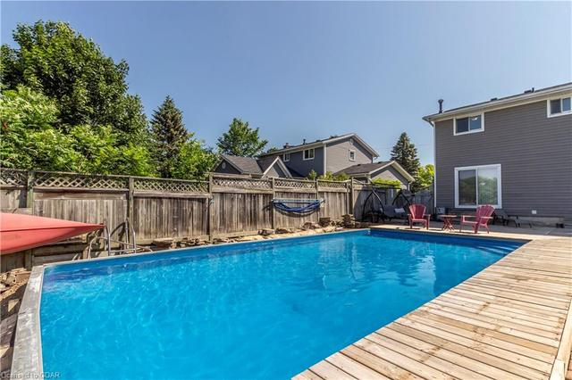 26 Pondview Crescent, House detached with 4 bedrooms, 2 bathrooms and 5 parking in Guelph ON | Image 1