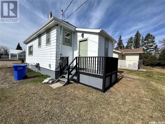 108 Carl Ave W, House detached with 2 bedrooms, 1 bathrooms and null parking in Langenburg SK | Image 4