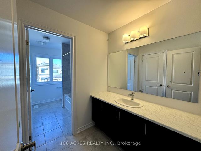 28 Kingsbury Tr, House detached with 5 bedrooms, 4 bathrooms and 4 parking in Barrie ON | Image 17