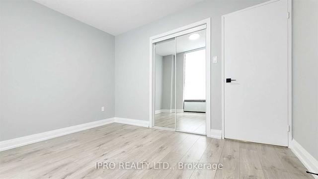 102 - 3170 Kirwin Ave, Condo with 3 bedrooms, 2 bathrooms and 1 parking in Mississauga ON | Image 6