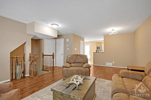 558 Reardon Private, House attached with 2 bedrooms, 2 bathrooms and 1 parking in Ottawa ON | Image 6