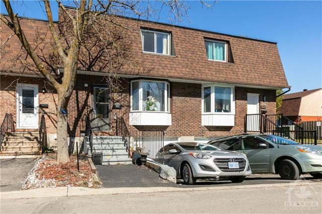 3095 Armada Ave, Townhouse with 3 bedrooms, 2 bathrooms and 2 parking in Ottawa ON | Image 1