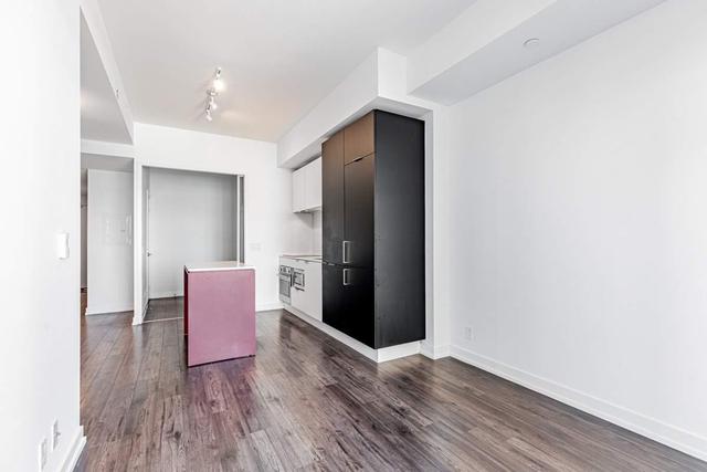501 - 33 Helendale Ave, Condo with 2 bedrooms, 1 bathrooms and 0 parking in Toronto ON | Image 8