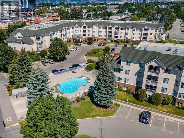 113 - 769 Klo Rd, Condo with 2 bedrooms, 1 bathrooms and 1 parking in Kelowna BC | Image 2