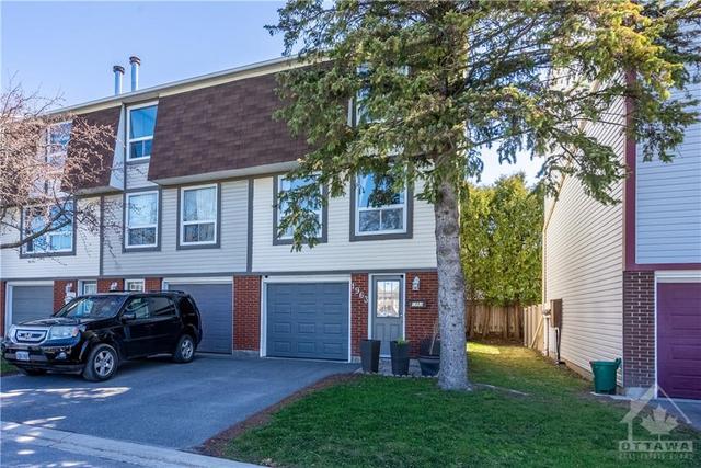 1963 Greenway Park Lane, Townhouse with 3 bedrooms, 2 bathrooms and 2 parking in Ottawa ON | Image 1