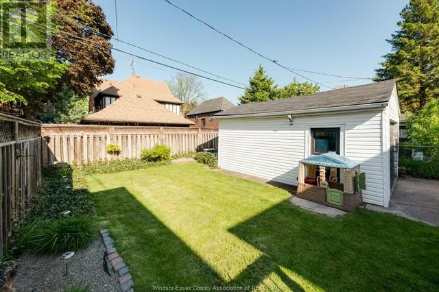 2278 Dougall, House detached with 3 bedrooms, 2 bathrooms and null parking in Windsor ON | Image 42
