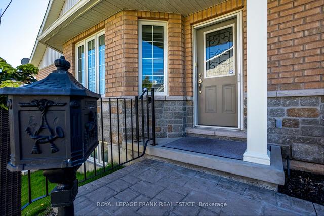 87 - 89 Village Cres, Condo with 3 bedrooms, 4 bathrooms and 4 parking in Peterborough ON | Image 12