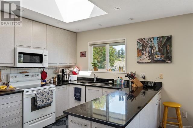 4050 Lockehaven Dr E, House detached with 4 bedrooms, 4 bathrooms and 6 parking in Saanich BC | Image 30
